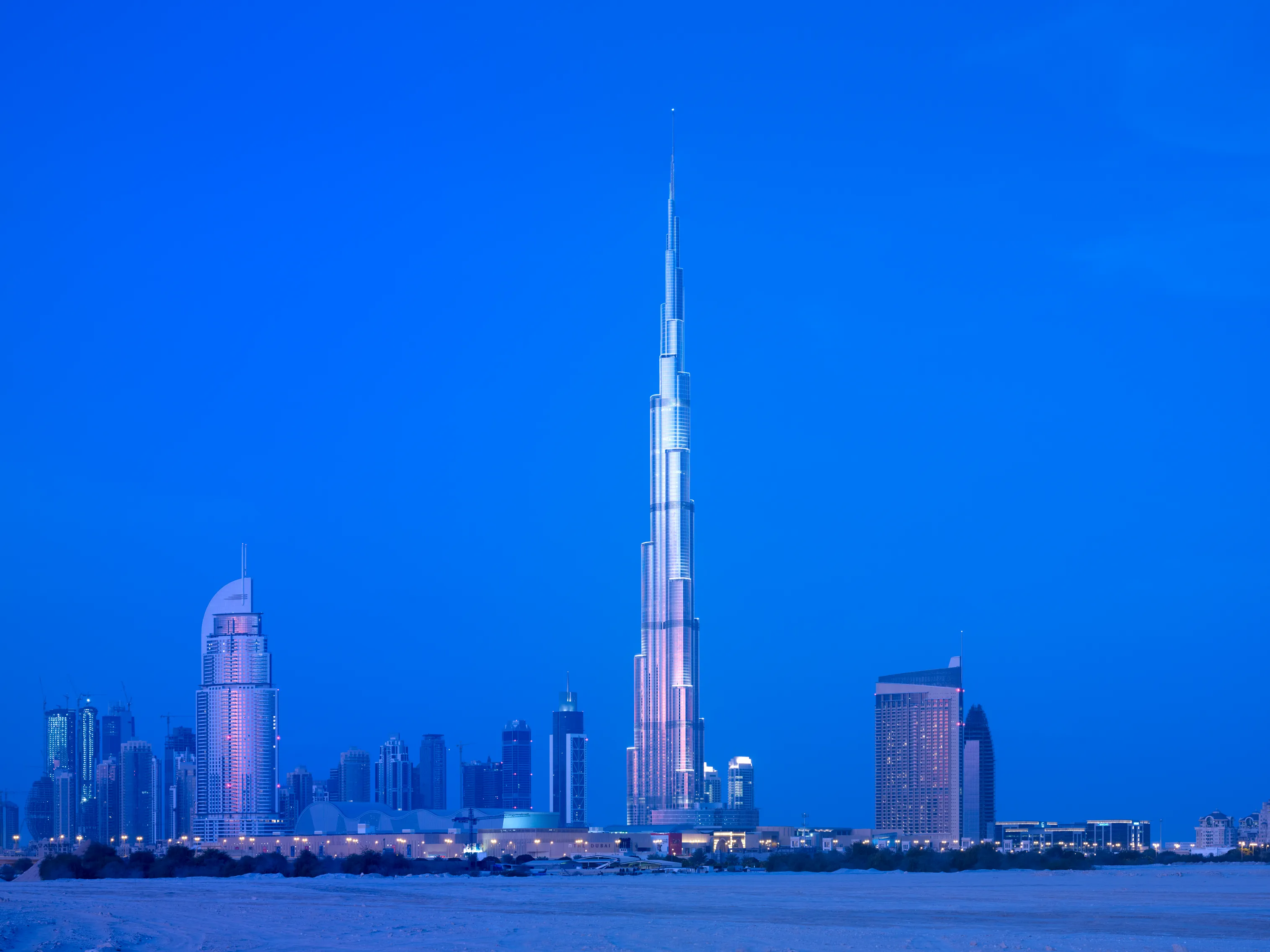 Покажи бурдж халифа. Арабские эмираты Бурдж Халифа. Башня Бурдж Халифа. Башня Халифа в Дубае.